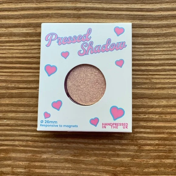 💰3/$30💰🎉HP🎉 New Champagne Pastel Roses UK Eyeshadow - Picture 1 of 4